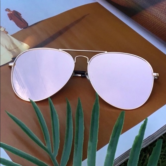Rose Gold Aviator Sunglasses🎈HP 9/4🎈 - Picture 2 of 5